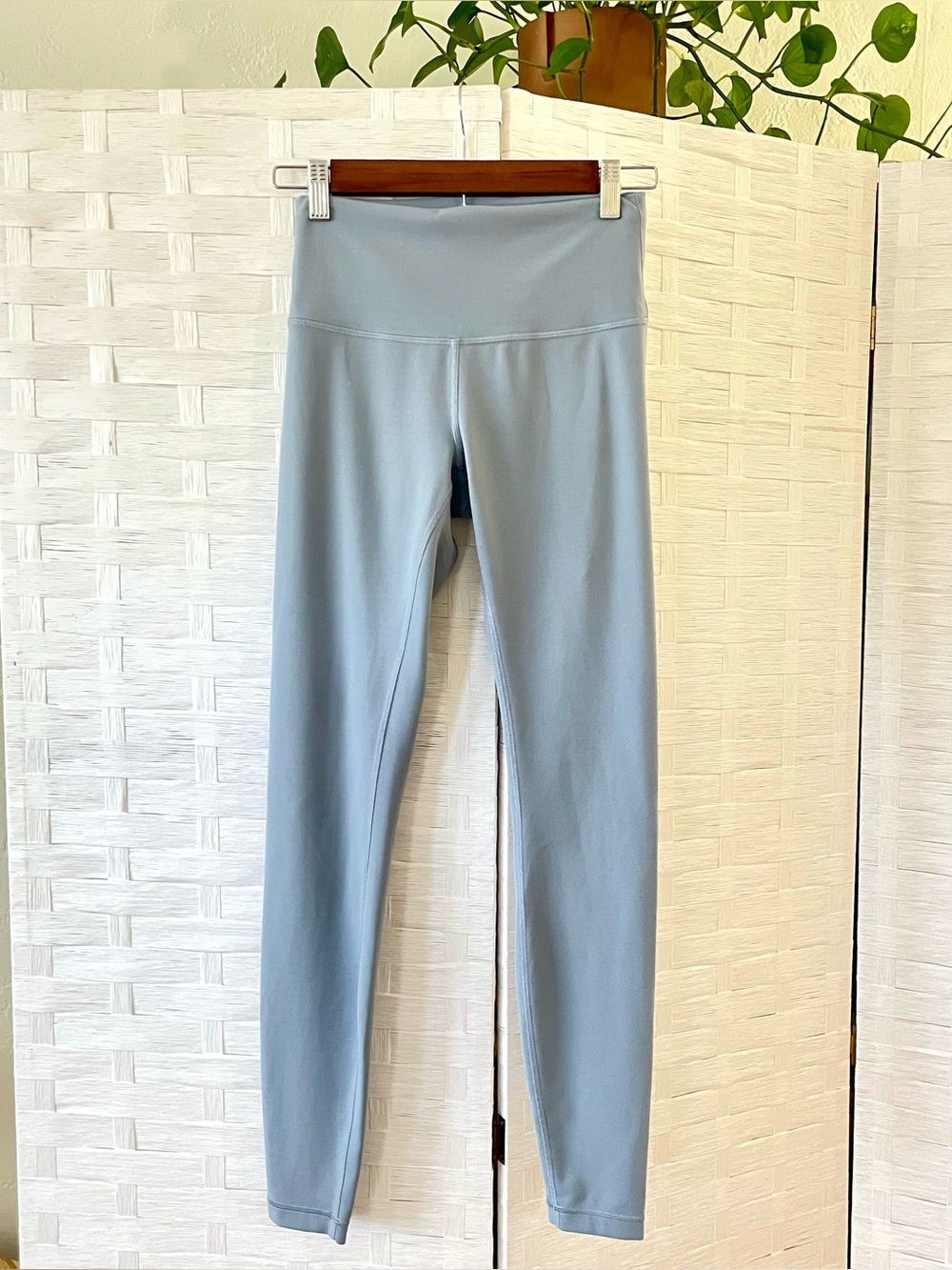 Lululemon Athletica Size 6 Light Blue High-Waist Leggings Workout Athletic Yoga